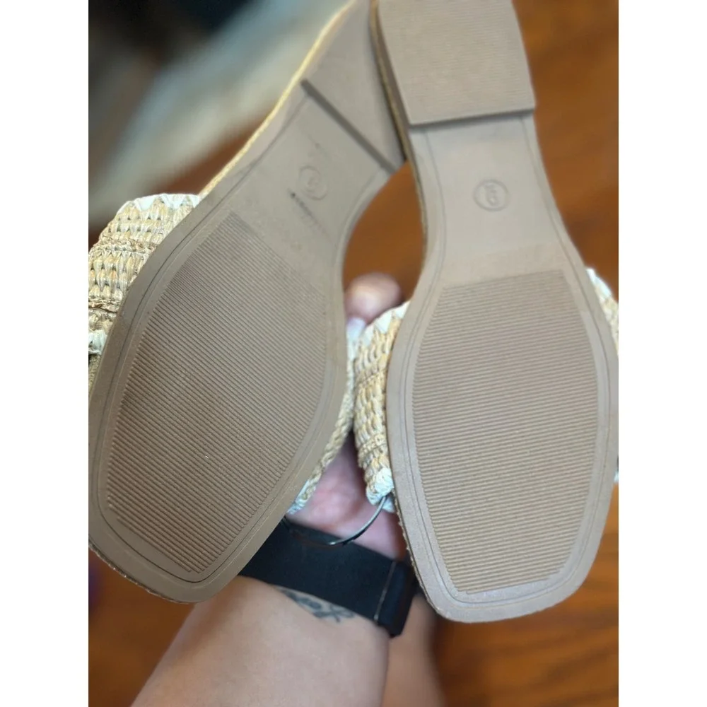 NWOTNew Day Woven Raffia Buckle Slide Sandals Tan White Square Toe Flat Slides 8